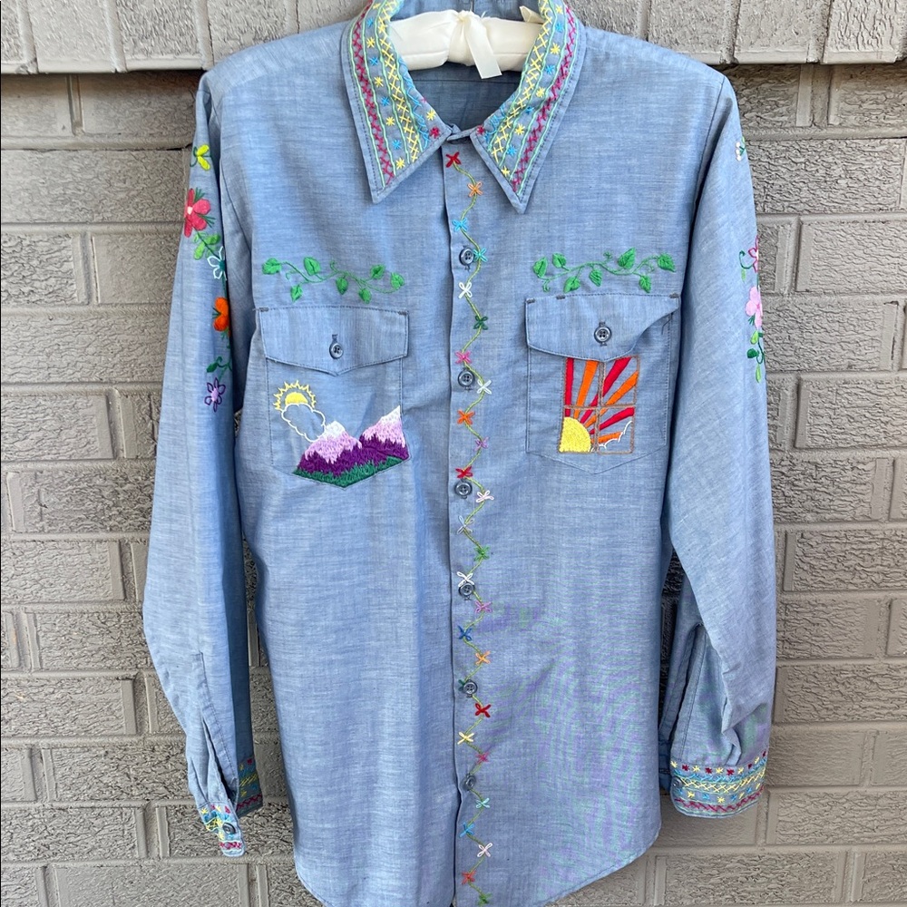1970s Vintage Key Imperial Embroidered Mens Chambray Button Down Shirt- Medium